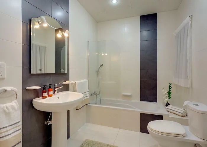 Daire Spacious, Location *